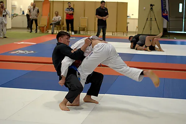 Combate de Jiu-Jitsu con gi Combate de Jiu-Jitsu con gi — LigaBJJ CR Summer 2025, Costa Rica