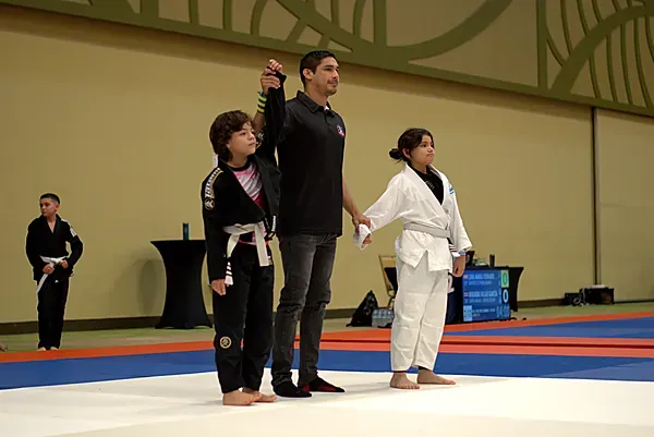 Podio de premiación con medallas de Jiu-Jitsu Podio de premiación con medallas de Jiu-Jitsu — LigaBJJ CR Summer 2025, Costa Rica