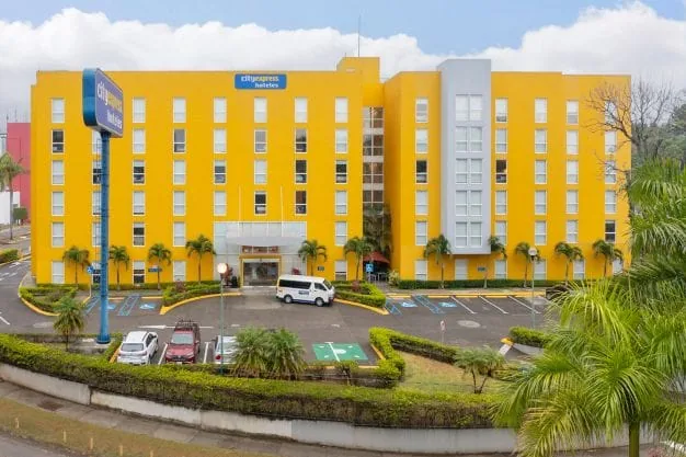 Vista exterior del City Express by Marriott