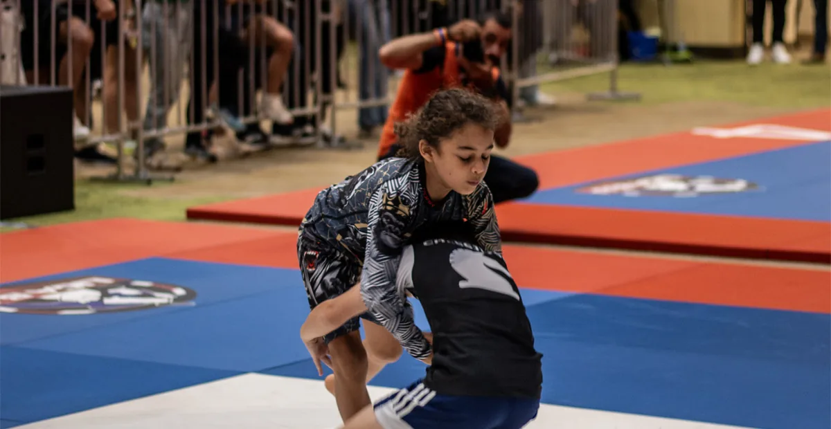 Atleta de LigaBJJ en acción durante una final